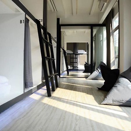 3 Howw Hostel At Sukhumvit 21 Bangkok Bagian luar foto