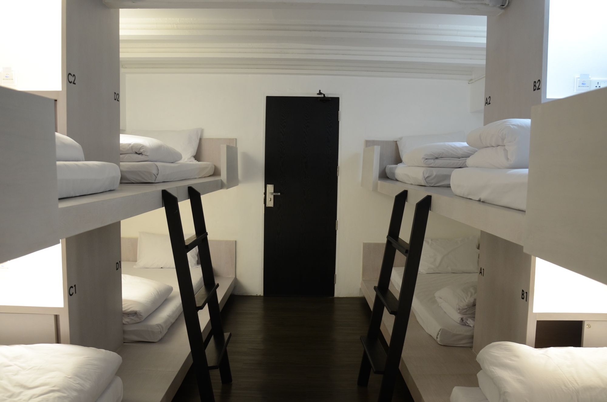 3 Howw Hostel At Sukhumvit 21 Bangkok Bagian luar foto