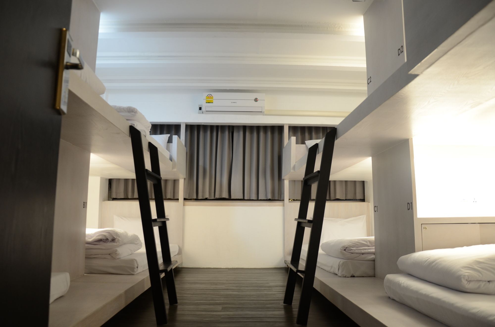 3 Howw Hostel At Sukhumvit 21 Bangkok Bagian luar foto