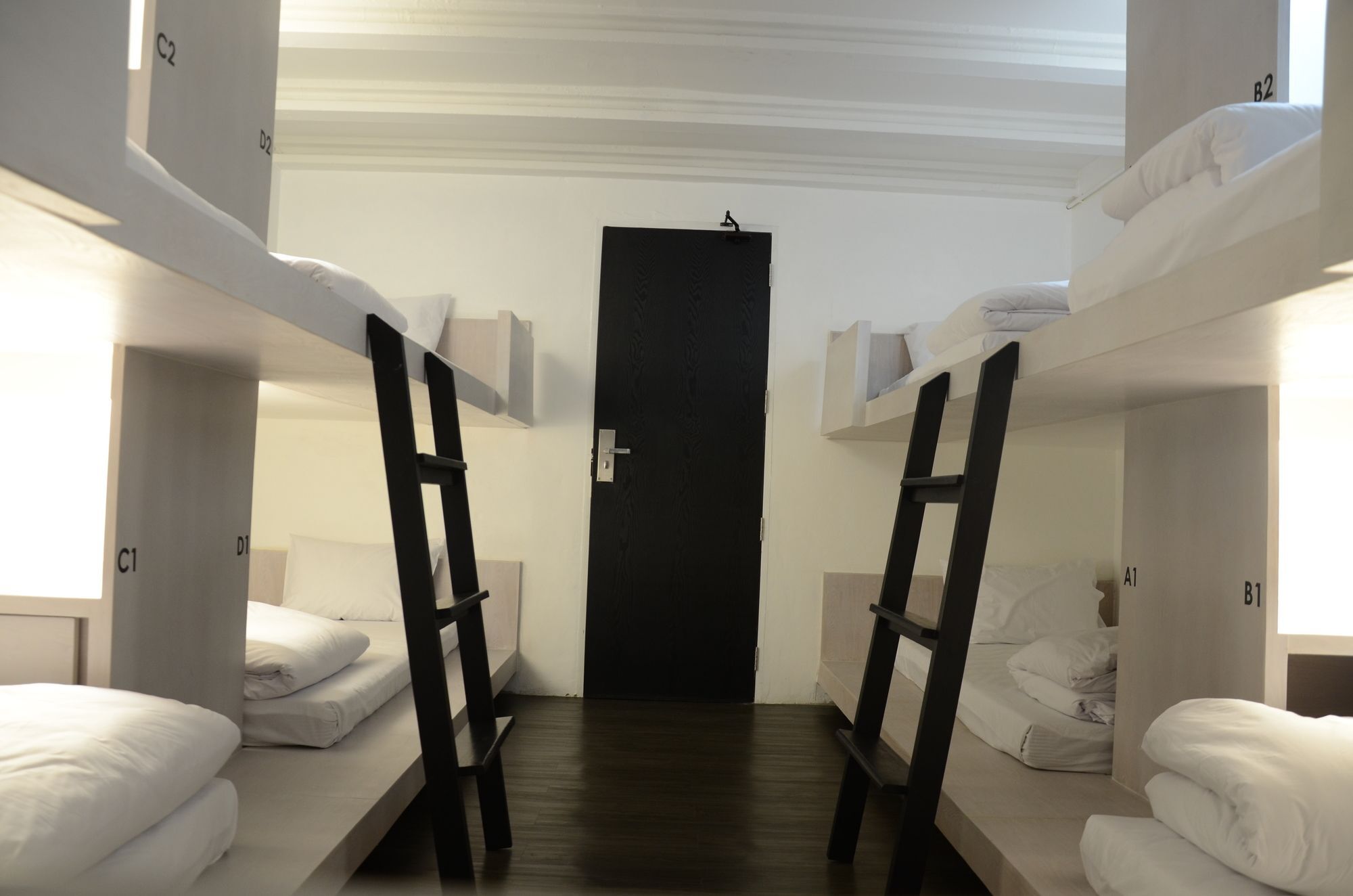 3 Howw Hostel At Sukhumvit 21 Bangkok Bagian luar foto