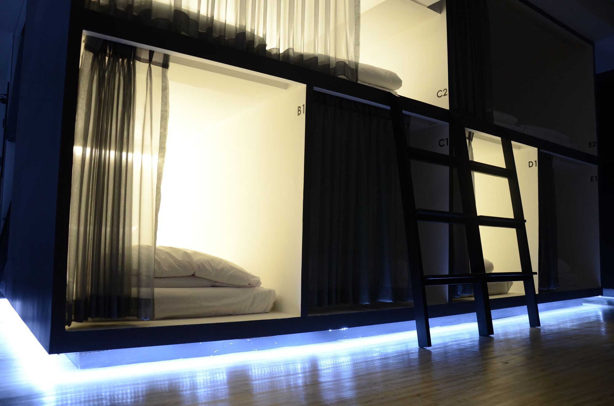 3 Howw Hostel At Sukhumvit 21 Bangkok Bagian luar foto